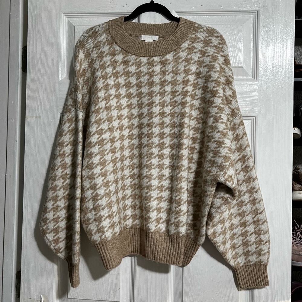 Tan and White H&M Sweater. Size XL.